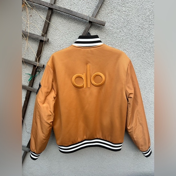 Alo yoga G.O.A.T Jacket - Picture 7 of 12
